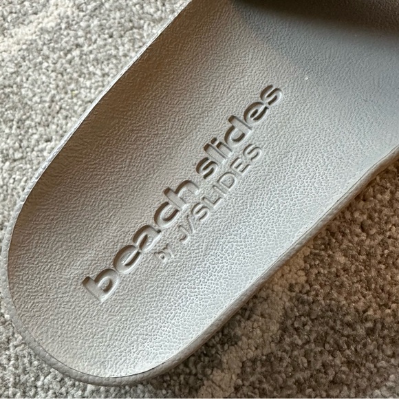 J/Slides Gray Stud EVA Beach Slides with Diamond Quilted Pattern - Picture 6 of 8